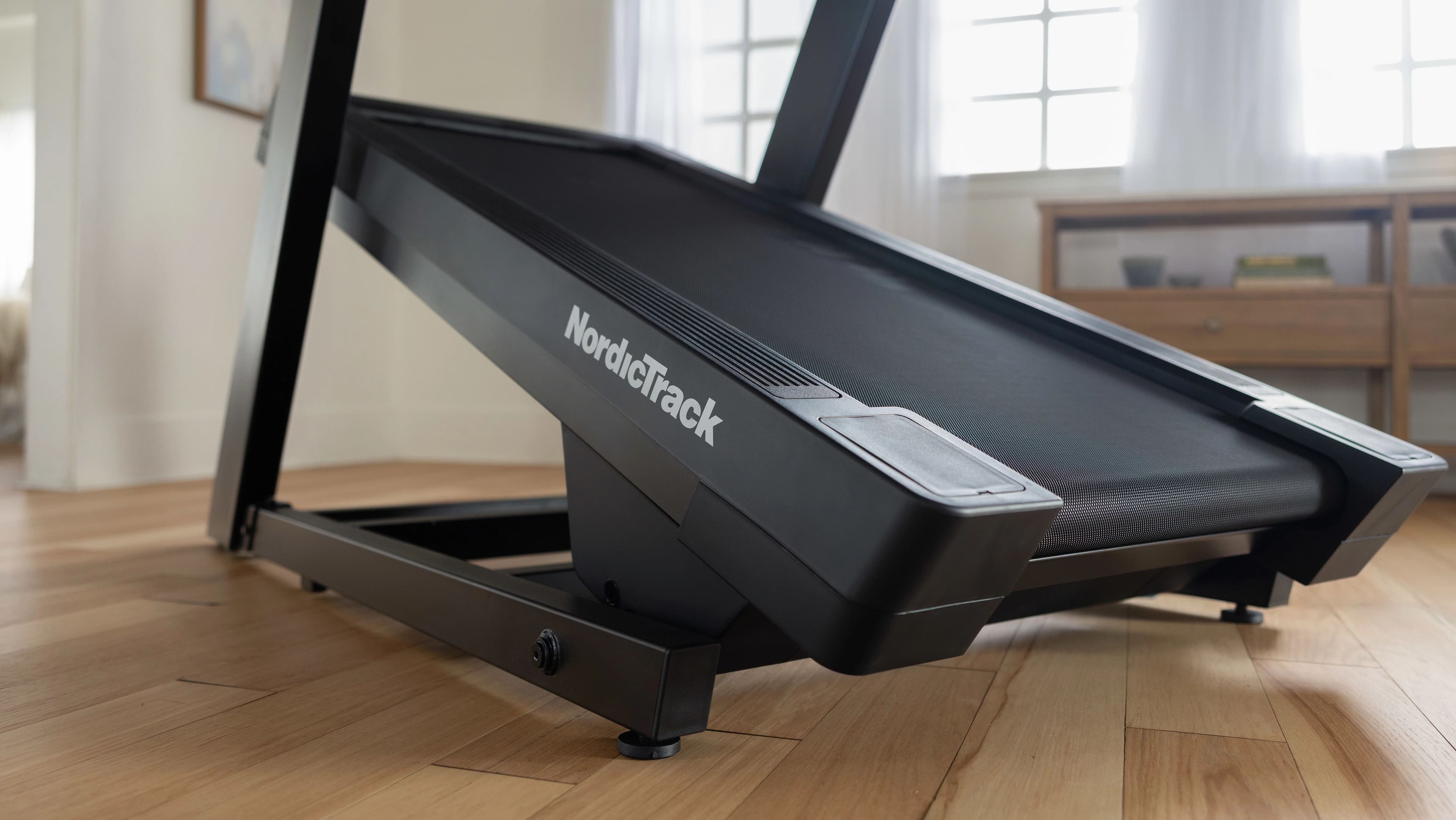 Learn how long a treadmill typically lasts and what factors affect lifespan, including usage, motor strength, maintenance, and workout intensity.